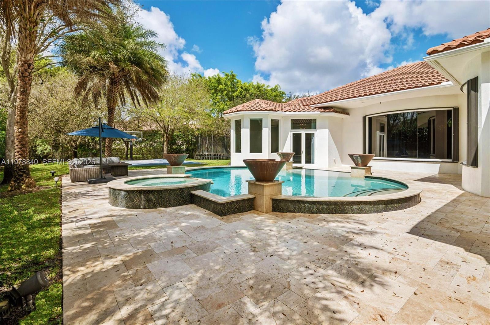 VISTA DEL LAGO - Residential