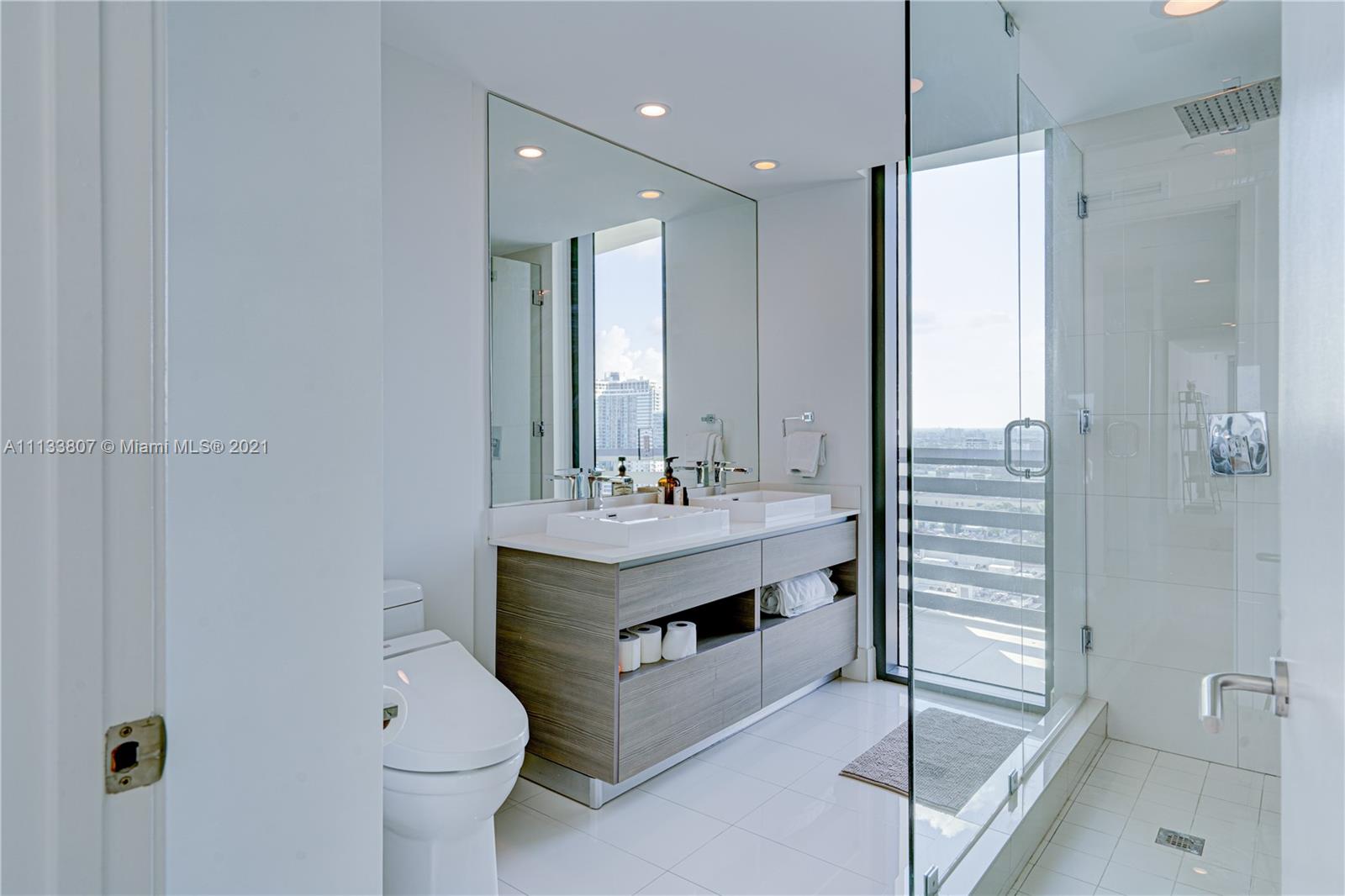 ICON BAY CONDO - Residential Lease