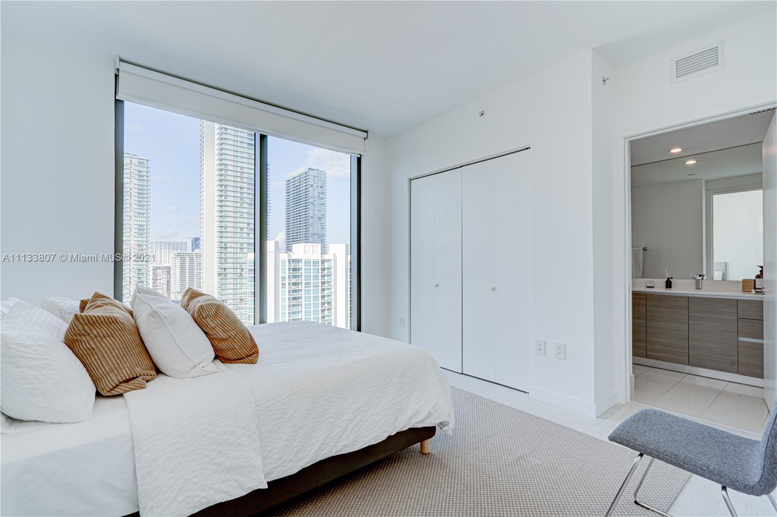 ICON BAY CONDO - Residential Lease
