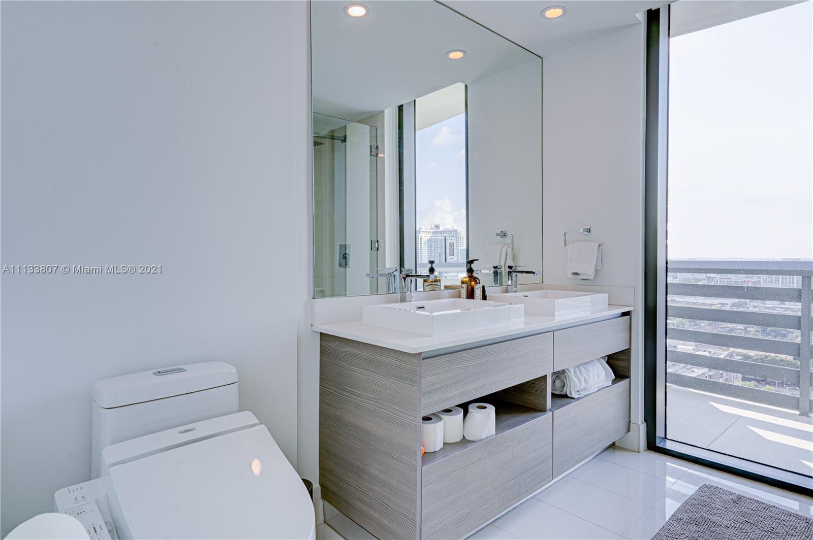 ICON BAY CONDO - Residential Lease