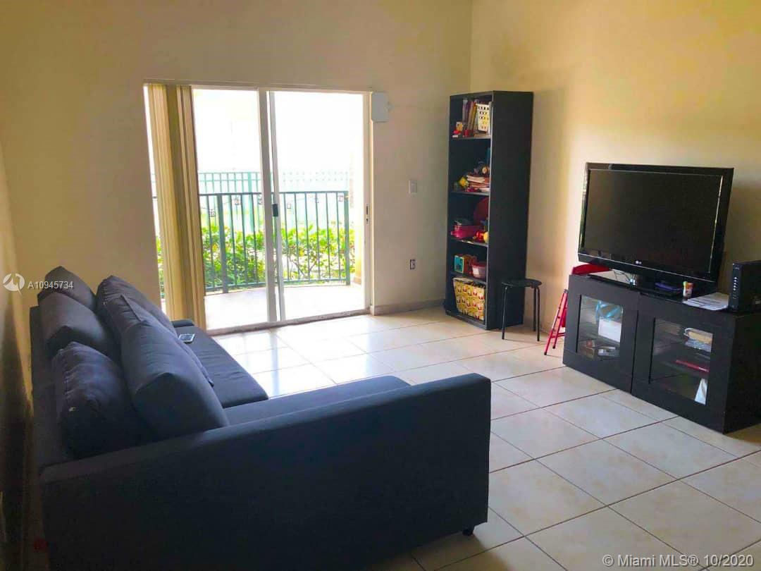 PALM GARDENS AT DORAL COND - Residential