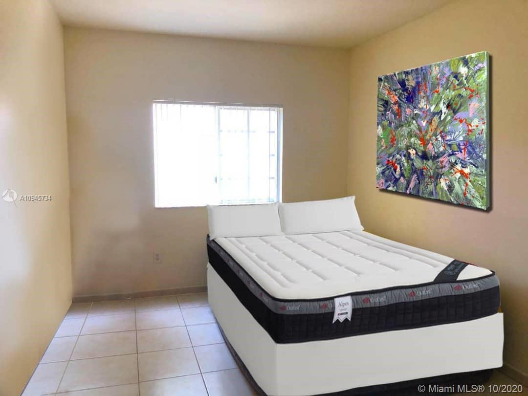 PALM GARDENS AT DORAL COND - Residential