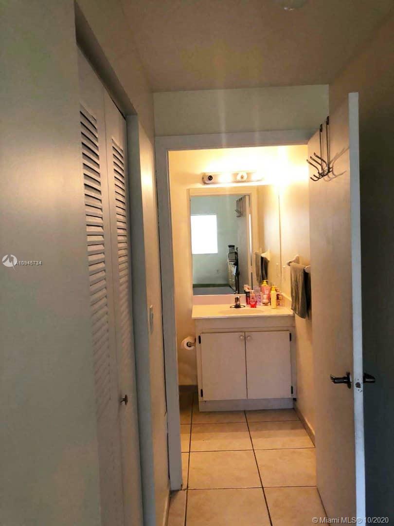 PALM GARDENS AT DORAL COND - Residential