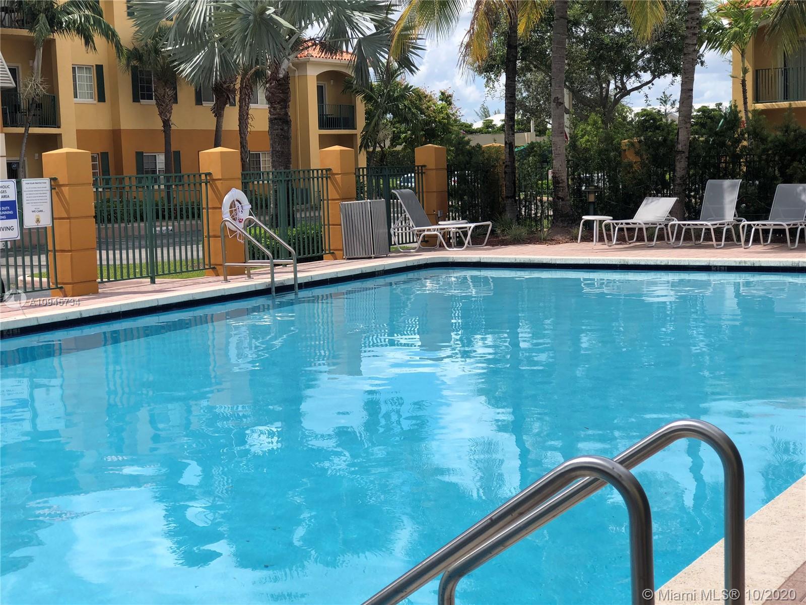 PALM GARDENS AT DORAL COND - Residential
