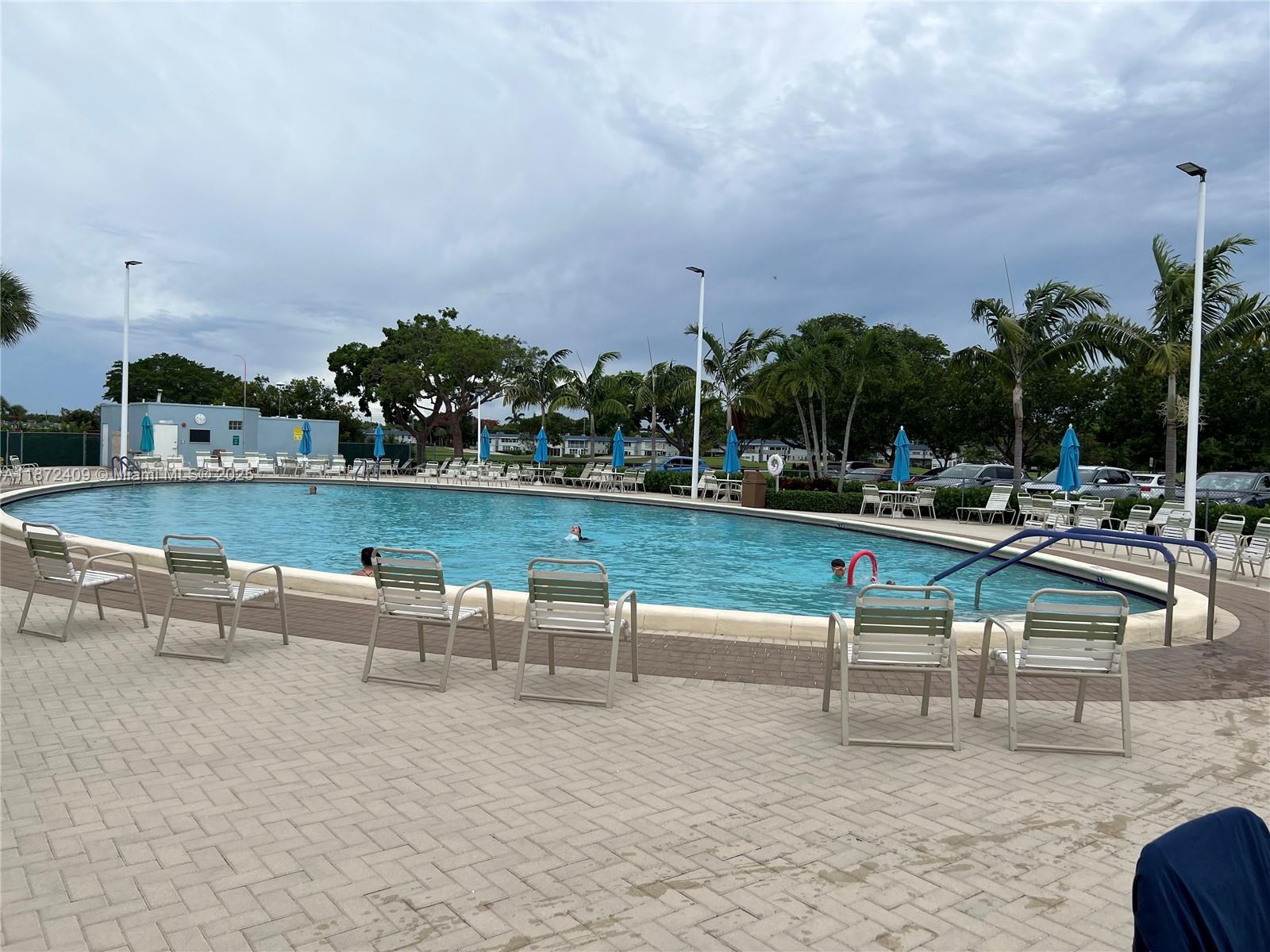 KINGS POINT SAXONY CONDOS - Residential