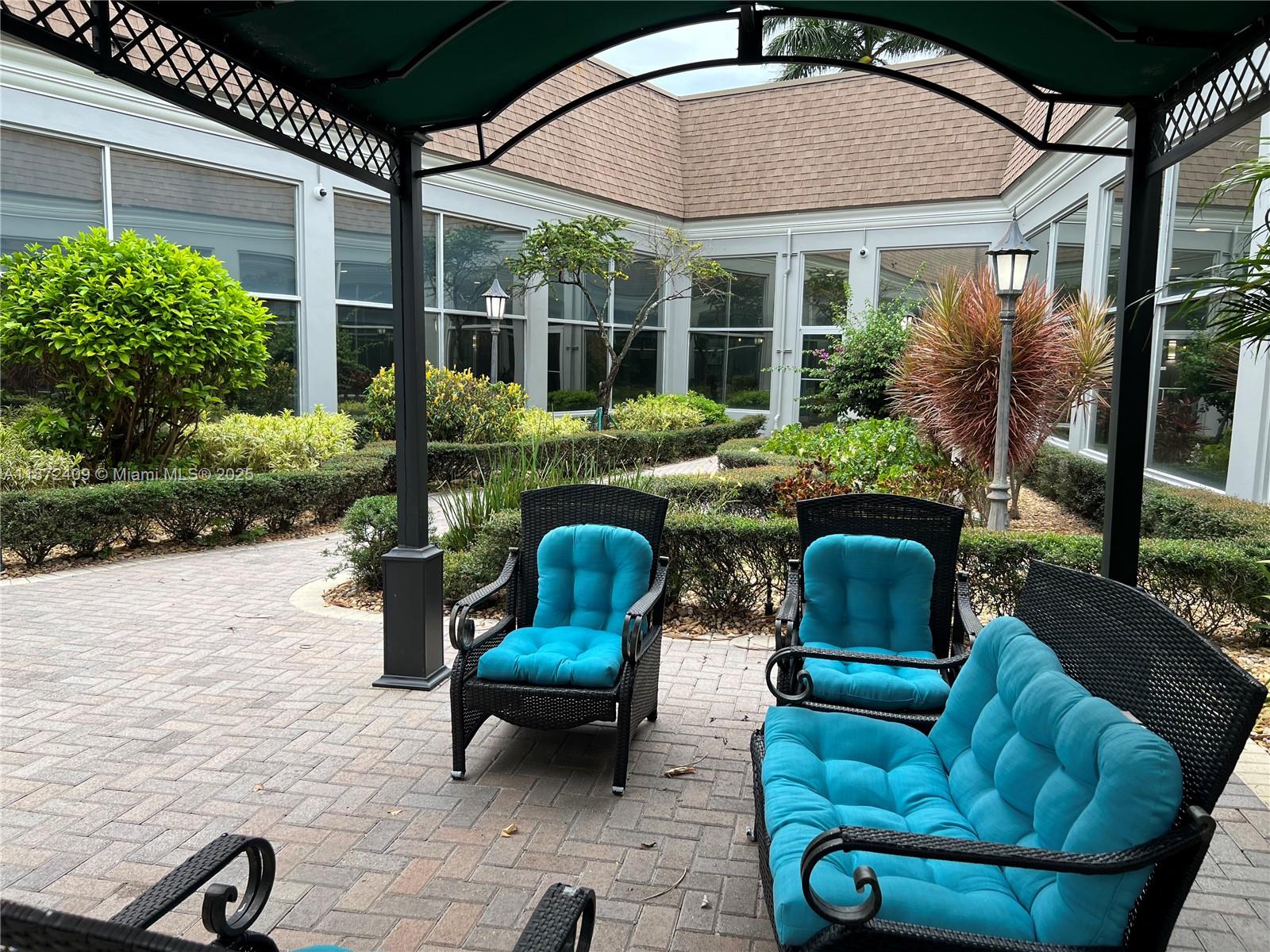 KINGS POINT SAXONY CONDOS - Residential