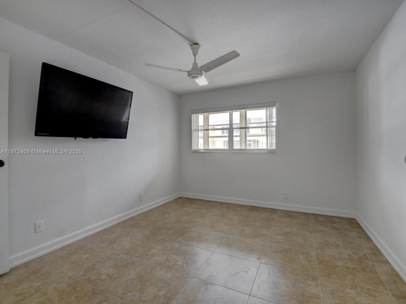KINGS POINT SAXONY CONDOS - Residential