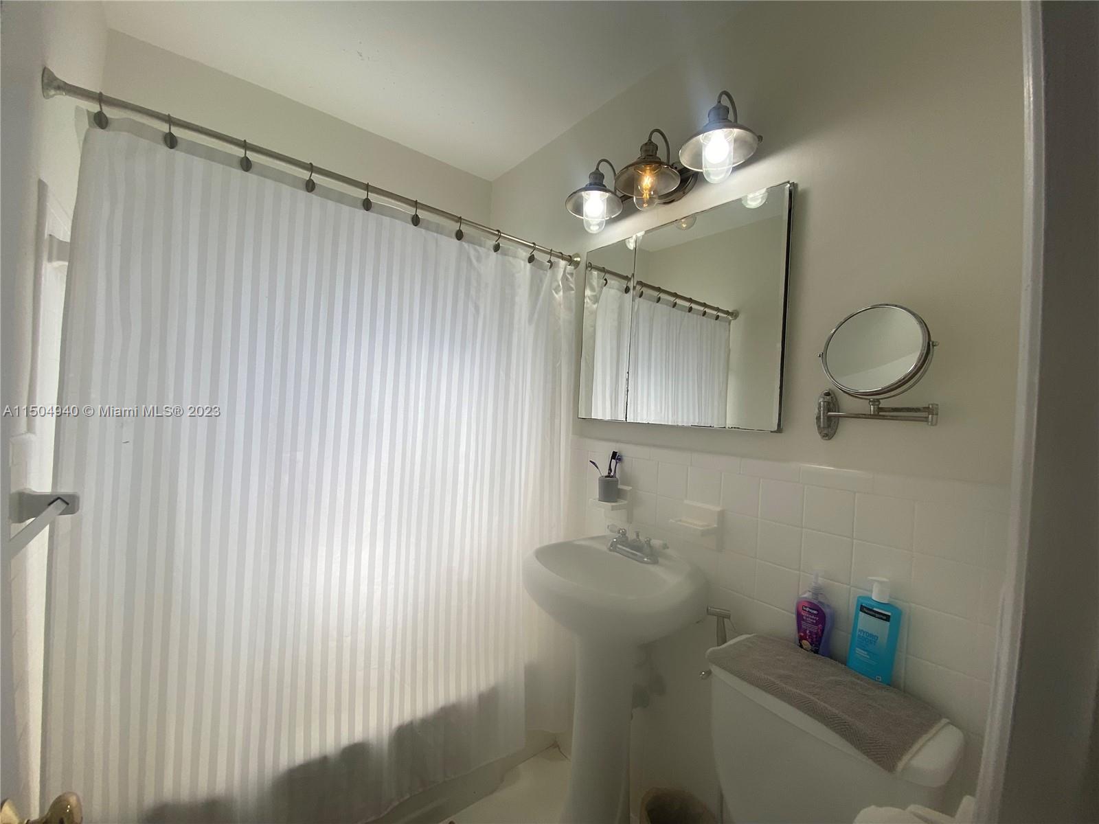 COUNTRY CLUB ESTATES SEC - Residential Lease