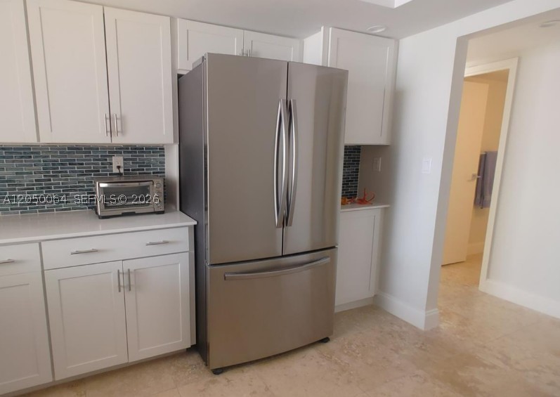 COMPLETELY RENOVATED UNIT, BRAND-NEW STAINLESS-STEEL APPLIANCES, KITCHEN CABINETS, SPACIOUS PANTRY, WALK-IN CLOSETS, DESIGNER
BATHROOMS FEATURING MODERN SHOWER, DOUBLE SINK VANITY AND LED-LIGHTED MIRROR. NEW A/C UNIT. AMAZING AMENITIES INCLUDING GAME-ROOM,
STATE-OF-THE ART GYM EQUIPPED WITH LATEST MACHINES, SWIMMING POOL, SPA AND SAUNA, TENNIS COURTS AND LOTS OF ACTIVITIES SCHEDULED FOR
RESIDENTS. SECURITY PATROL AND ELECTRONIC ACCESS CONTROL YEAR-ROUND & 24/7. EXCELLENT LOCATION: PROPERTY LOT IS NEXT TO RENOWN THREE
ISLANDS RESIDENTIAL NEIGHBORHOOD DEAD-END PARKVIEW DR. SURROUNDED BY PUBLIC PARKS, GREAT SCHOOLS AND EXTENSIVE SIDE-WALKS AND
PUBLIC PARKS. LESS THAN 10' FROM HALLANDALE & HOLLYWOOD BEACHES. CLOSE BY WALMART HALLANDALE BEACH, LARGE RETAIL CHAINS,
ENTERTAINMENT AND MUCH MORE!