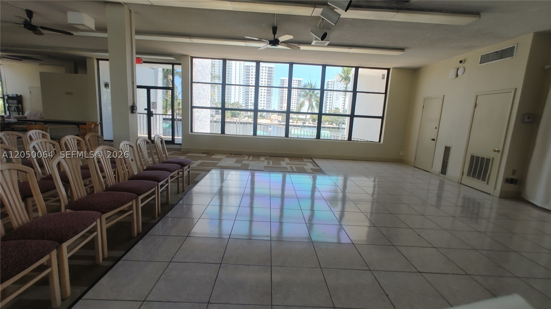 OCEANVIEW PARK CONDO - Residential Lease