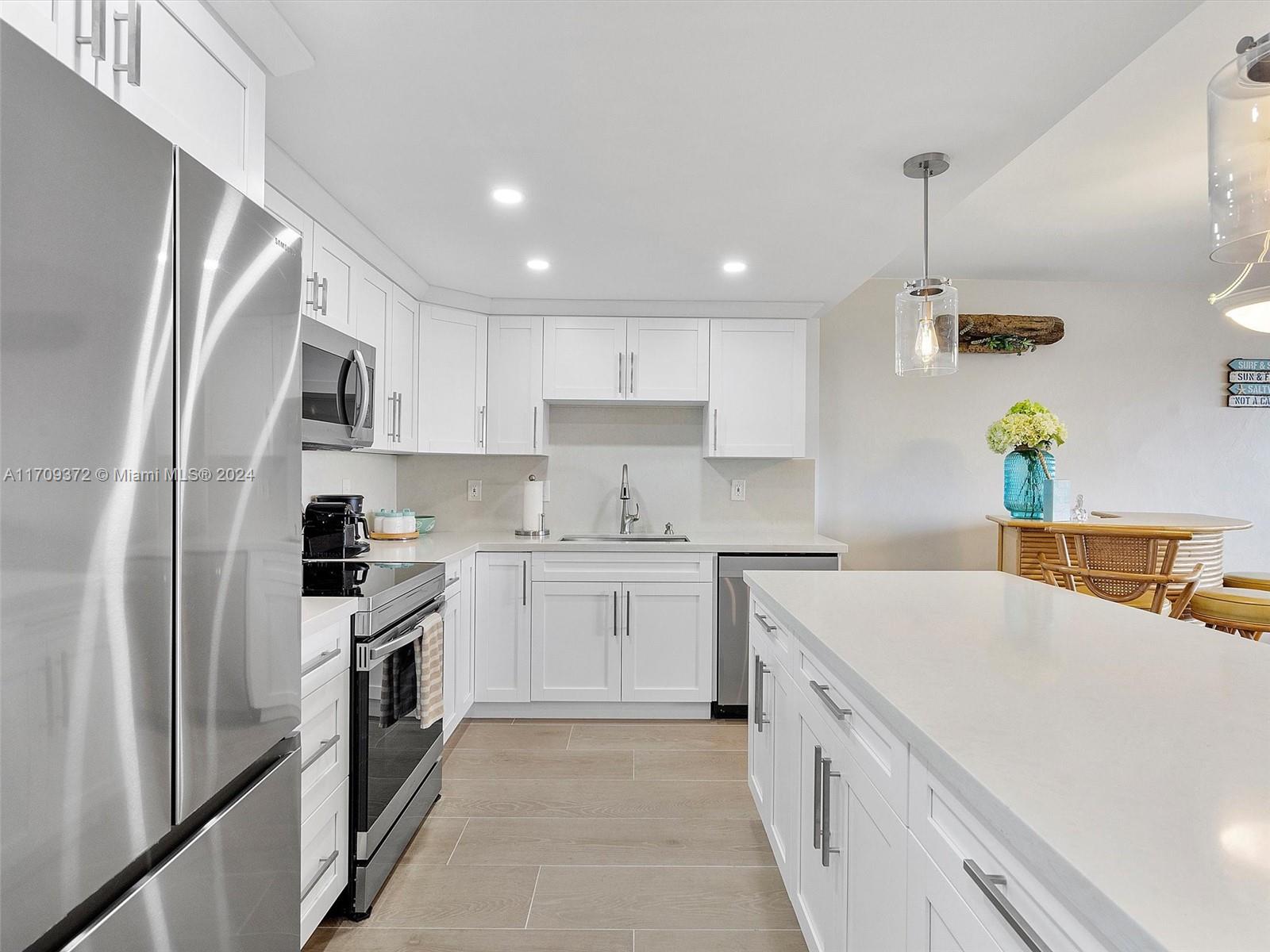 HOLLYWOOD TOWERS CONDO - Residential Lease