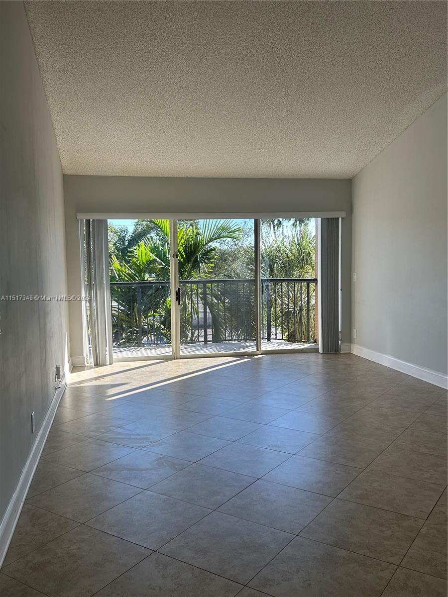 Pets Allowed (up to 50 lbs). Beautiful and spacious 2Bd/2Bth on the third floor in a gated community. Full-size Washer/Dryer in unit. Gorgeous landscaped. offers Amenities including 2 pools and Hot Tubs, Kids playground, Gym,  Tennis/Soccer courts, BBQ areas, Dog Park, etc. Enjoy nearby shopping, dining, entertainment, banks, hospitals, and more. Central location with easy access to major highways.