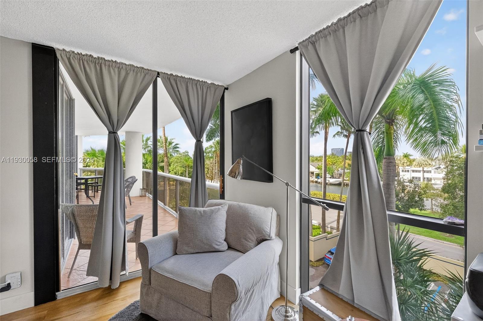 HARBOR TWS AT THE WATERWA - Residential