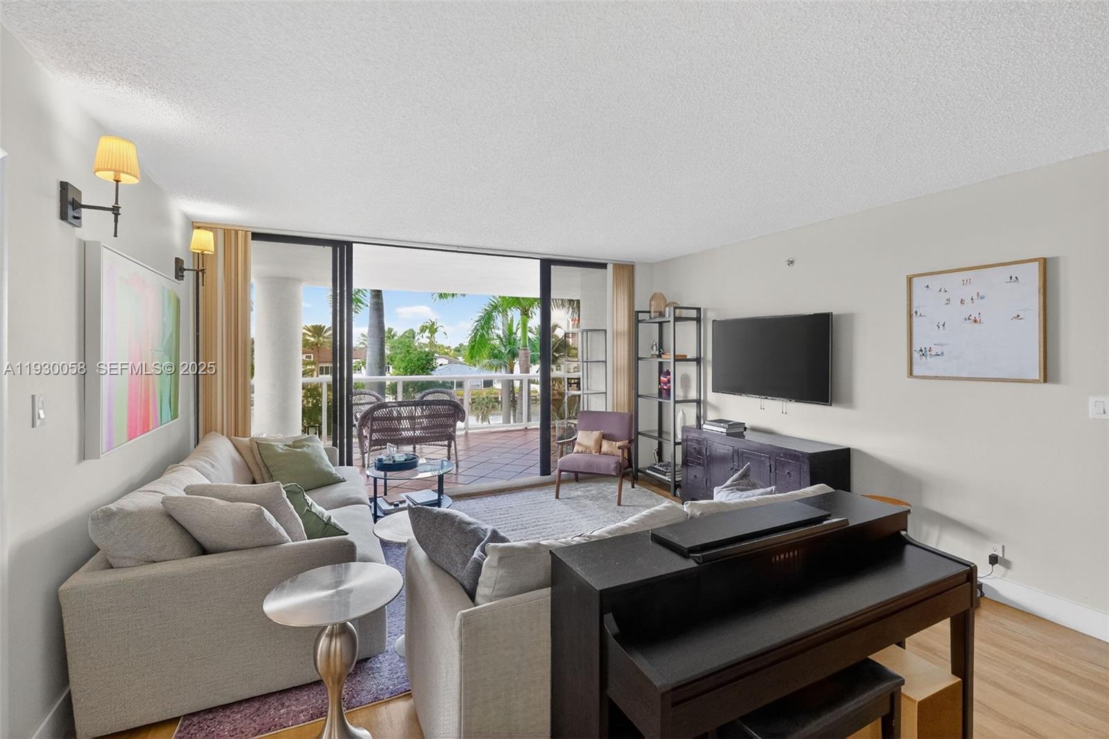 HARBOR TWS AT THE WATERWA - Residential