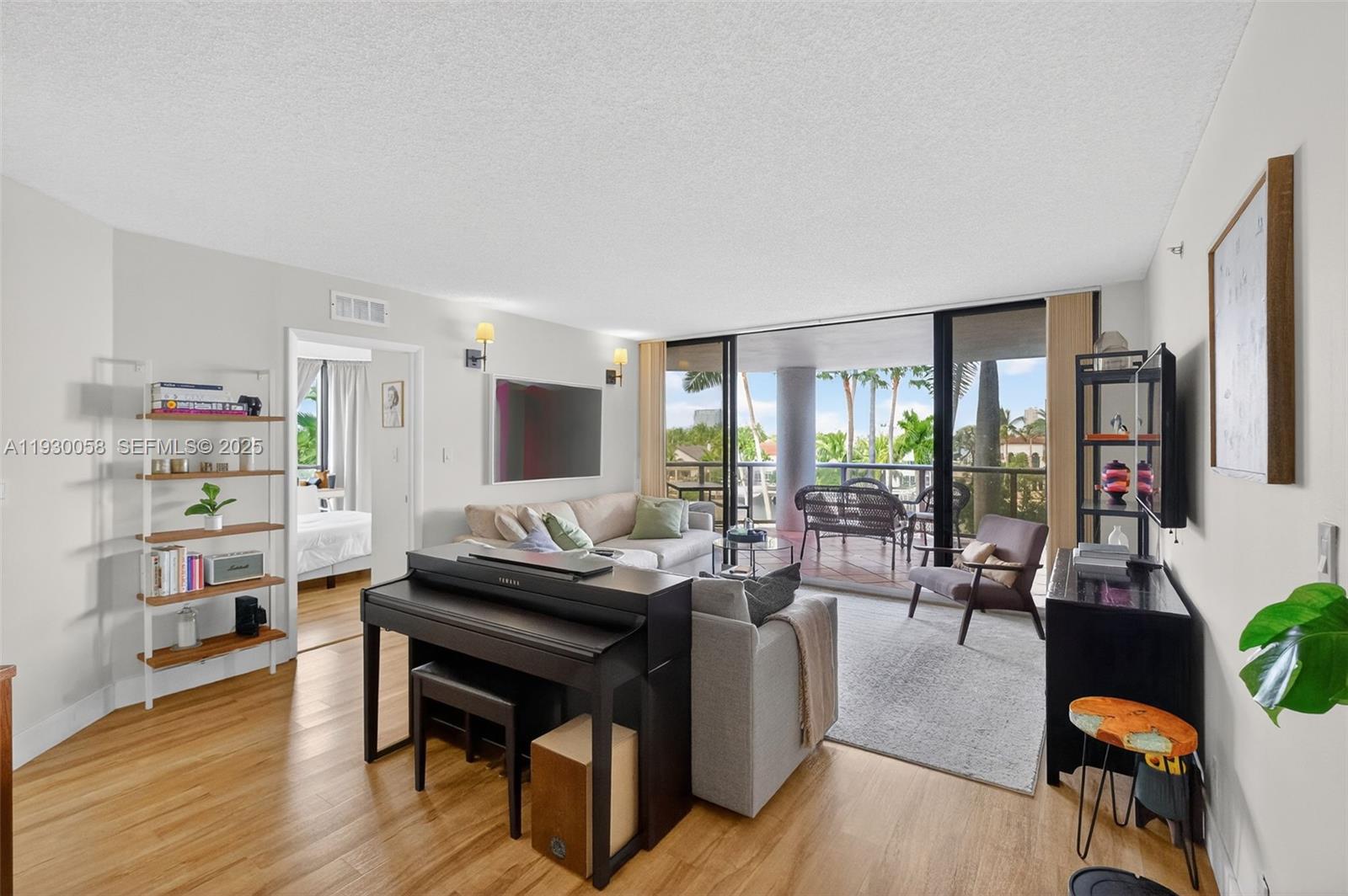 HARBOR TWS AT THE WATERWA - Residential