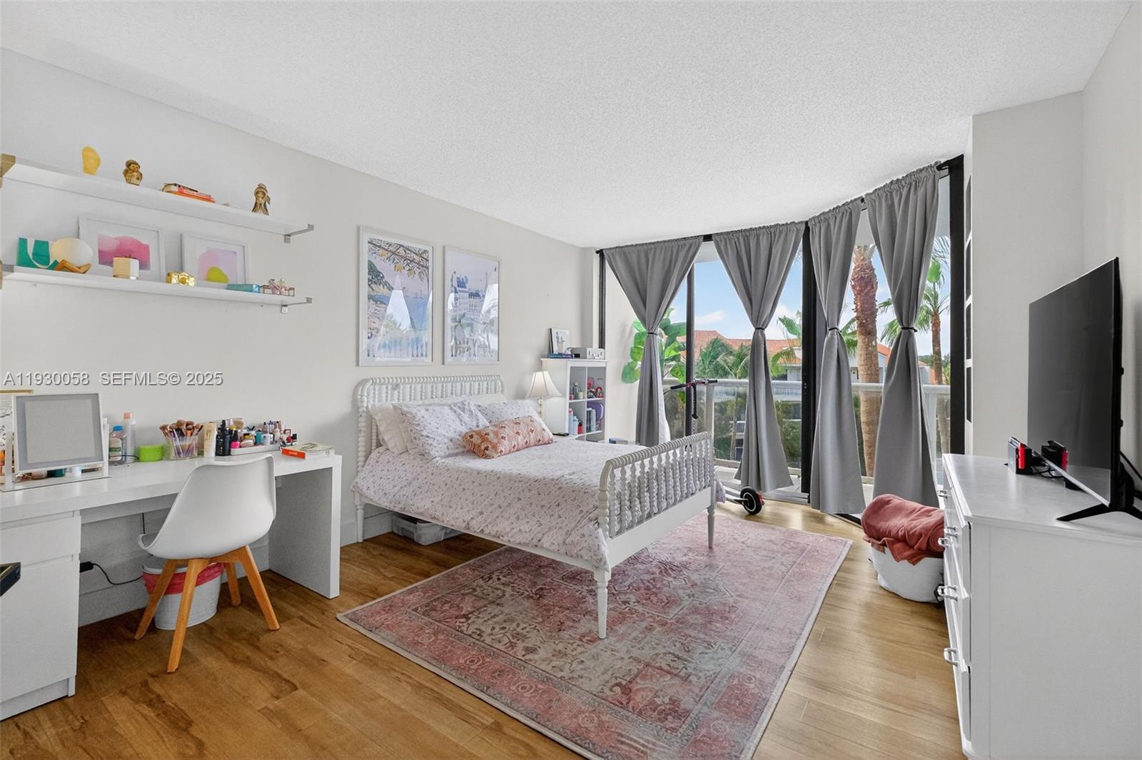 HARBOR TWS AT THE WATERWA - Residential