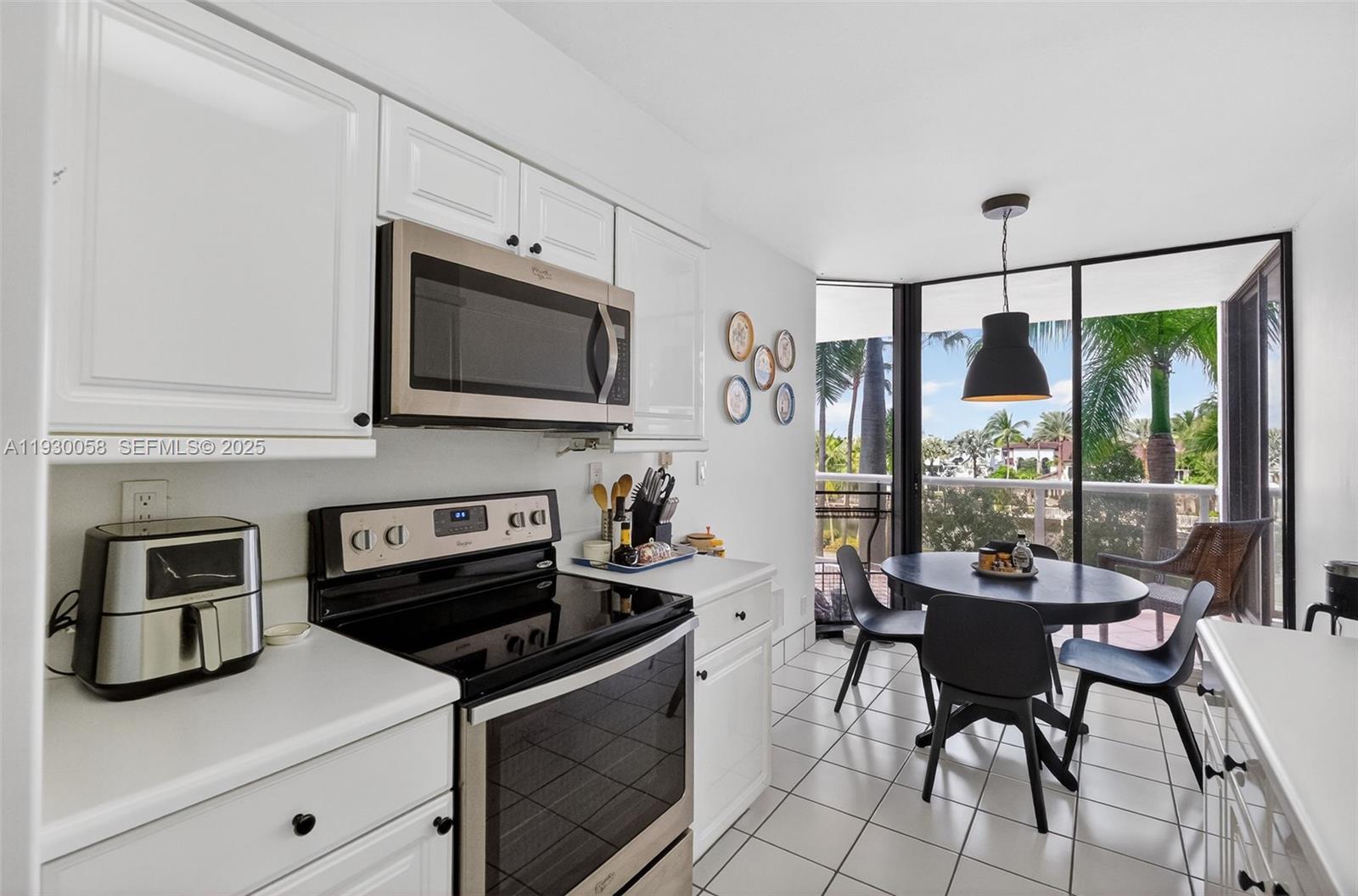 HARBOR TWS AT THE WATERWA - Residential