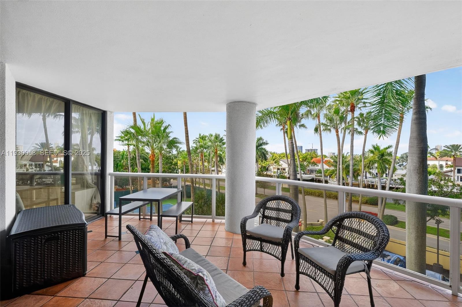 HARBOR TWS AT THE WATERWA - Residential