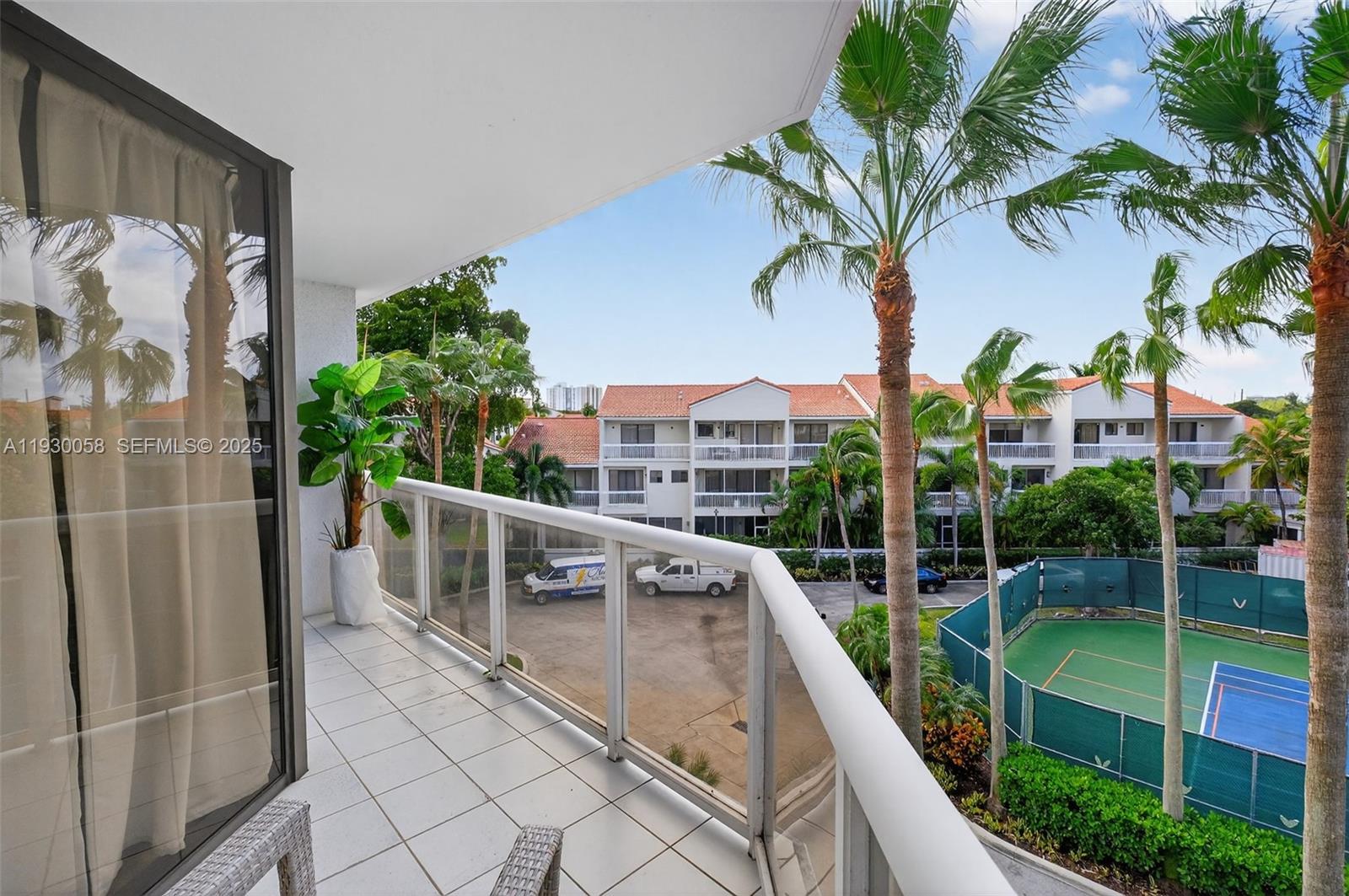 HARBOR TWS AT THE WATERWA - Residential