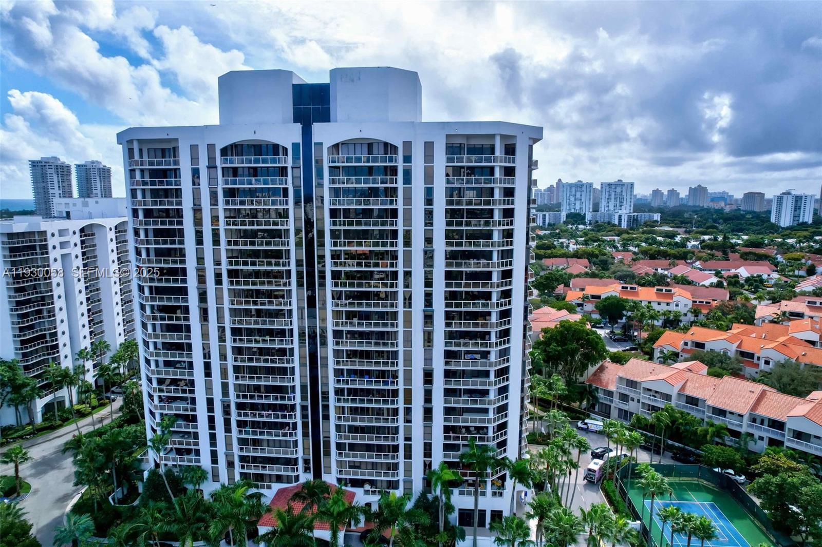 HARBOR TWS AT THE WATERWA - Residential