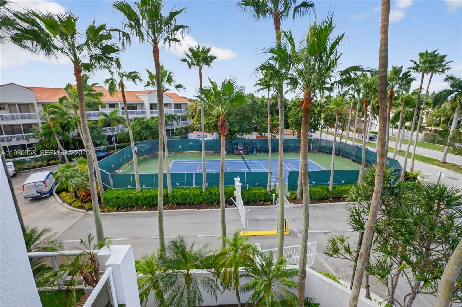 HARBOR TWS AT THE WATERWA - Residential