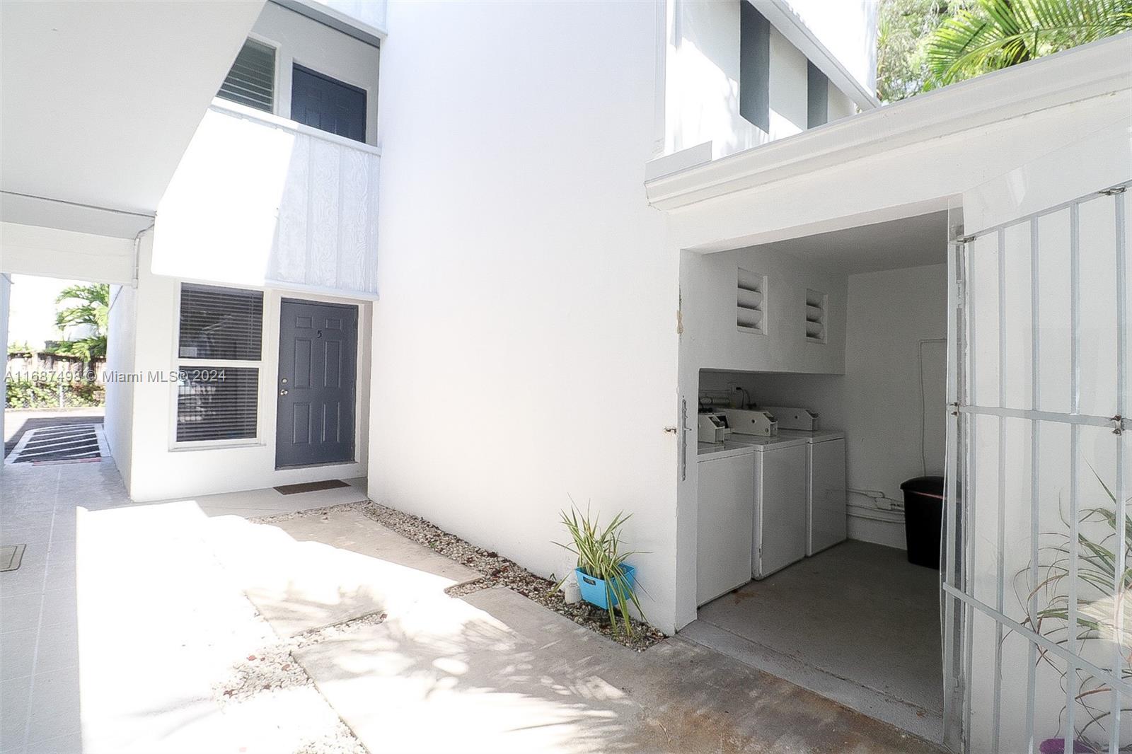 COCO PALM CONDO - Residential Lease