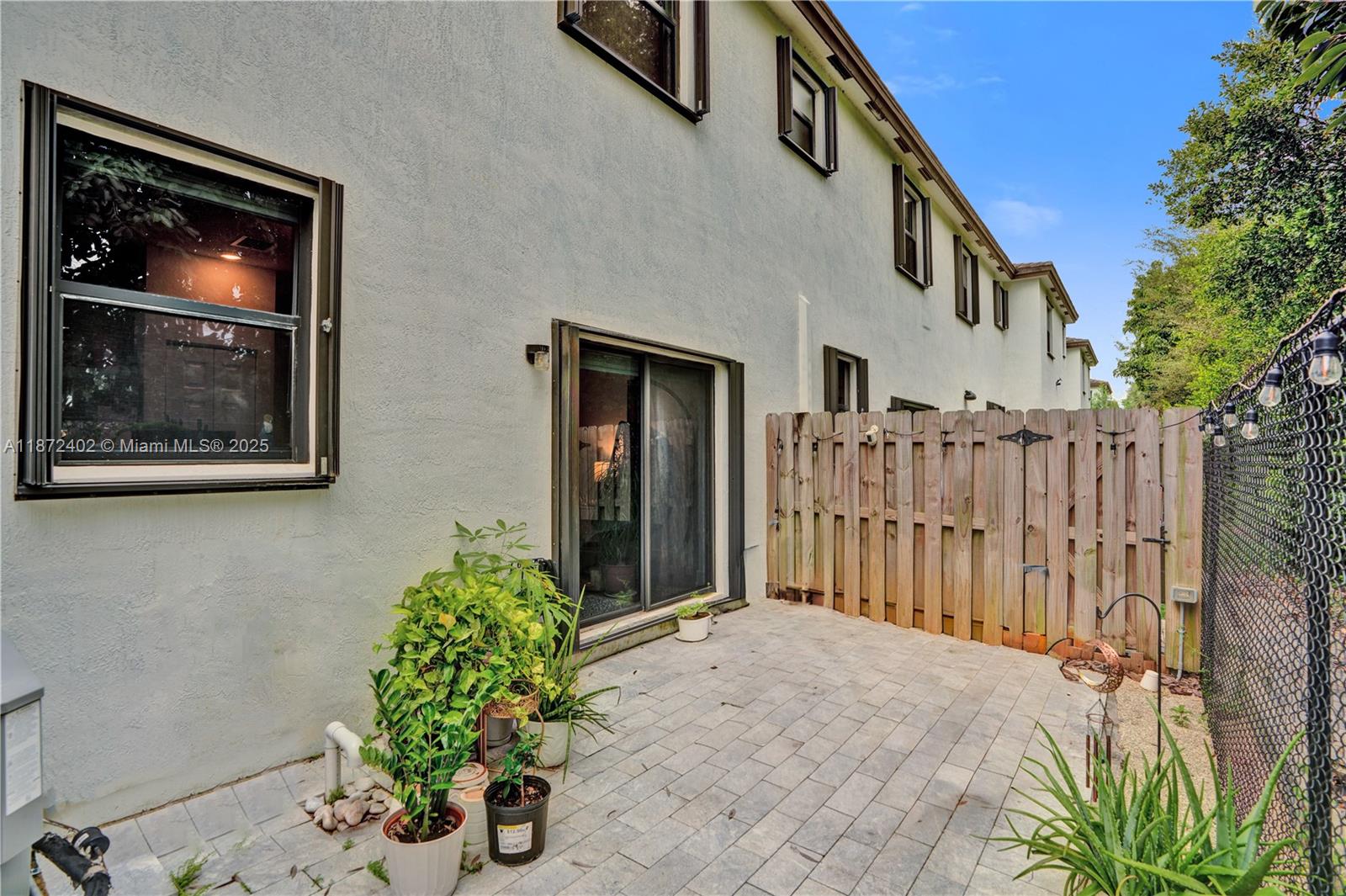 STELLAR PEMBROKE PINES - Residential