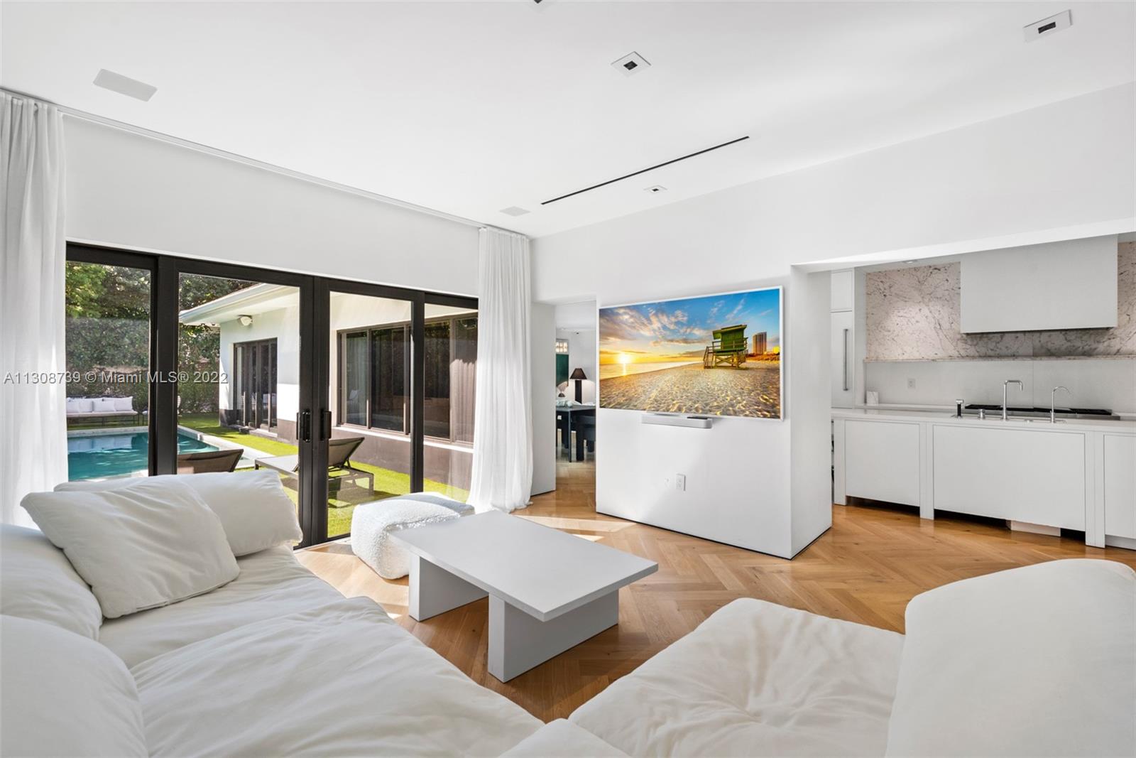 SUNSET LAKE - Residential