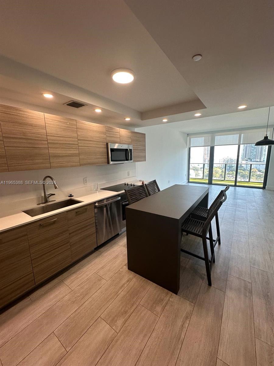 3401 MIDTOWN CONDO - Residential