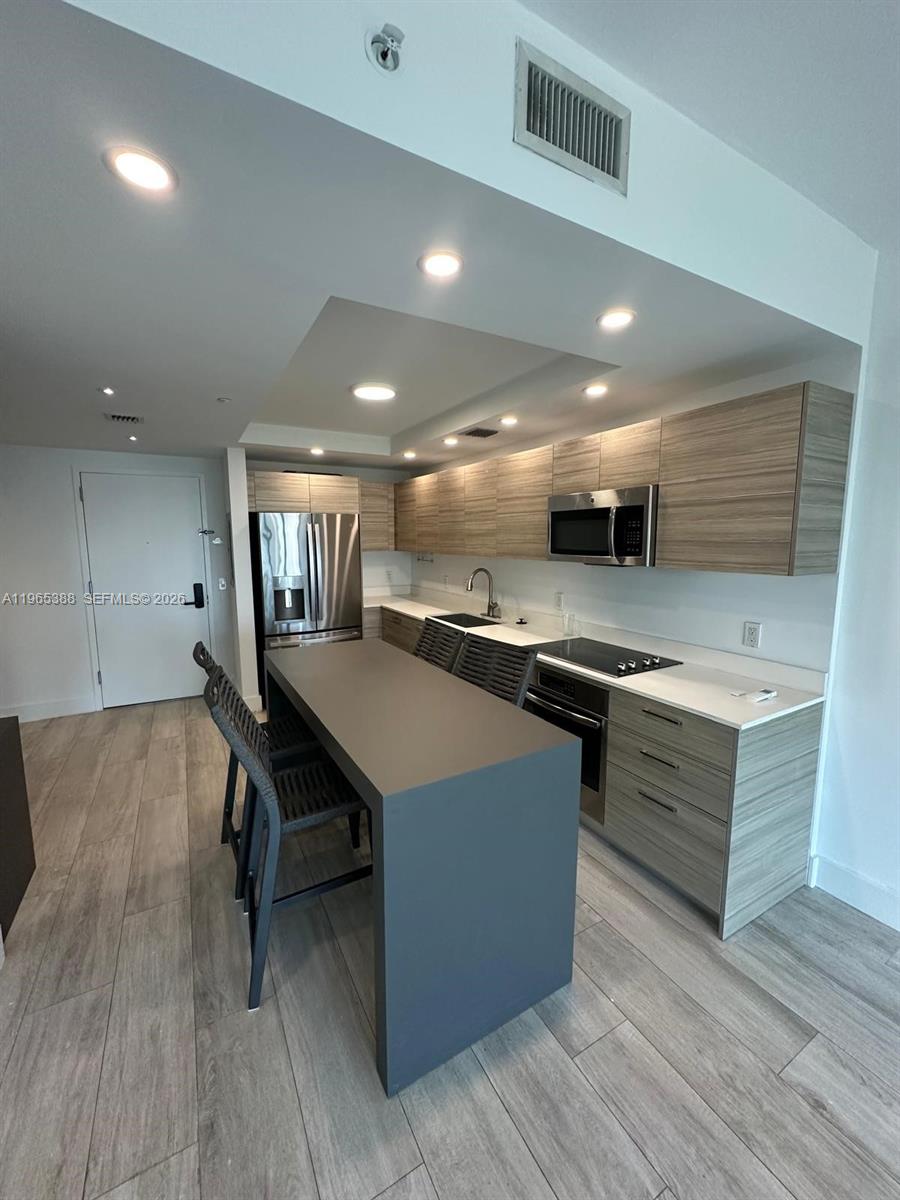 3401 MIDTOWN CONDO - Residential