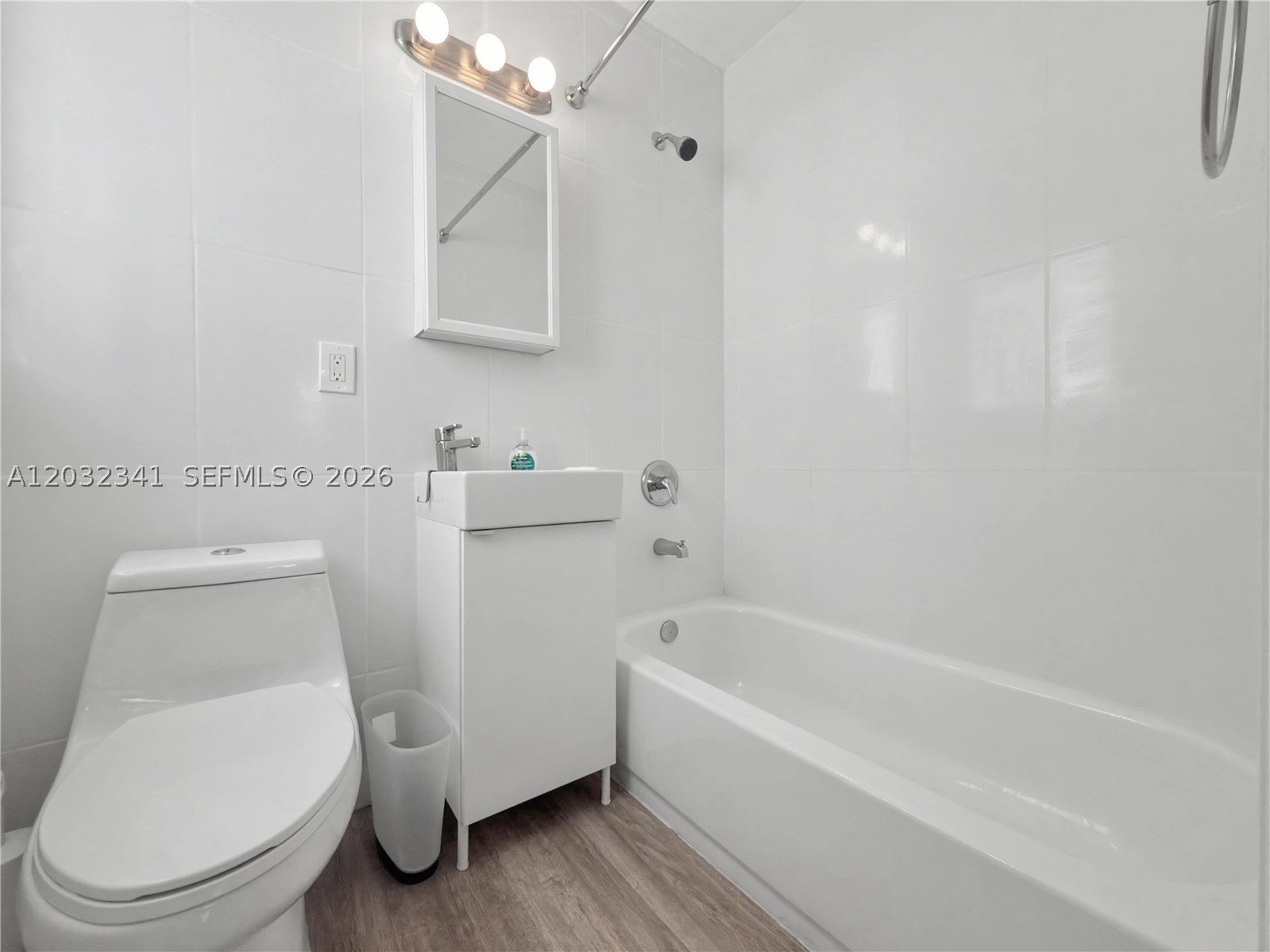 CORAL GABLES SEC K - Residential Lease