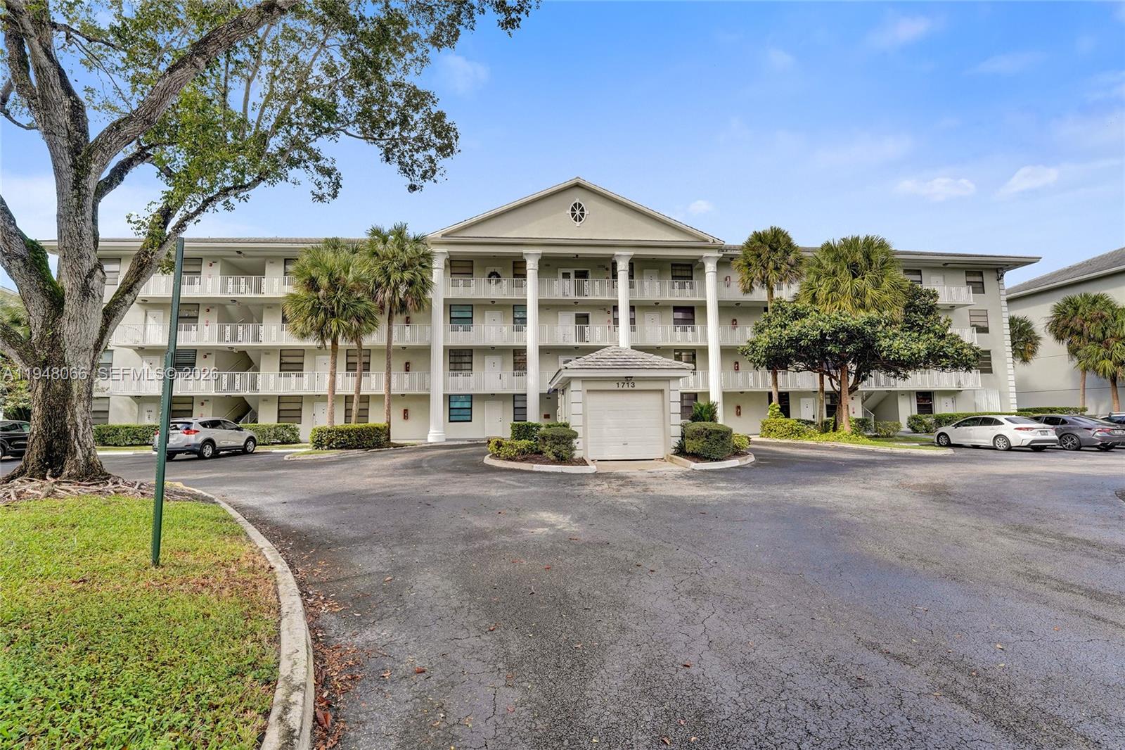 CONDO 22 OF WHITEHALL CON - Residential