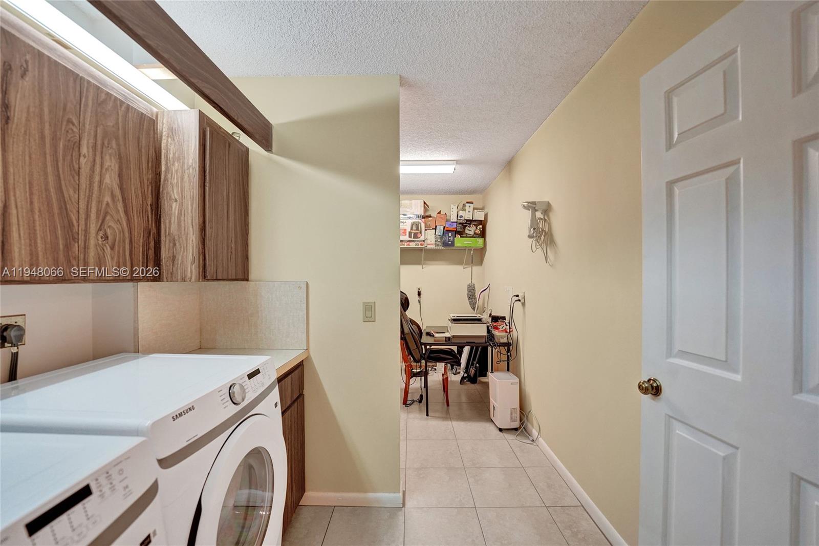 CONDO 22 OF WHITEHALL CON - Residential