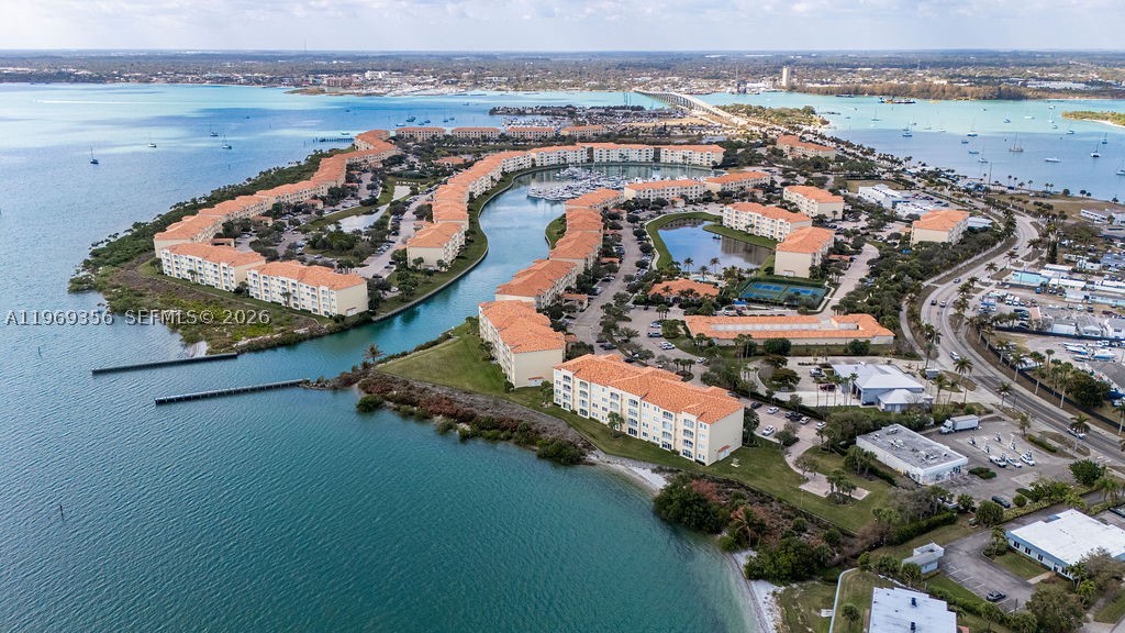 HARBOUR ISLE AT HUTCHINSO - Residential