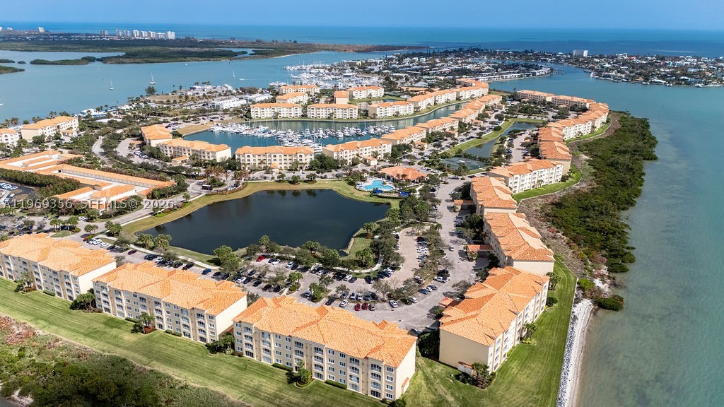HARBOUR ISLE AT HUTCHINSO - Residential