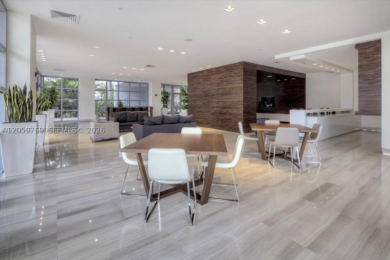 THE WAVERLY AT SOUTH BEAC - Residential