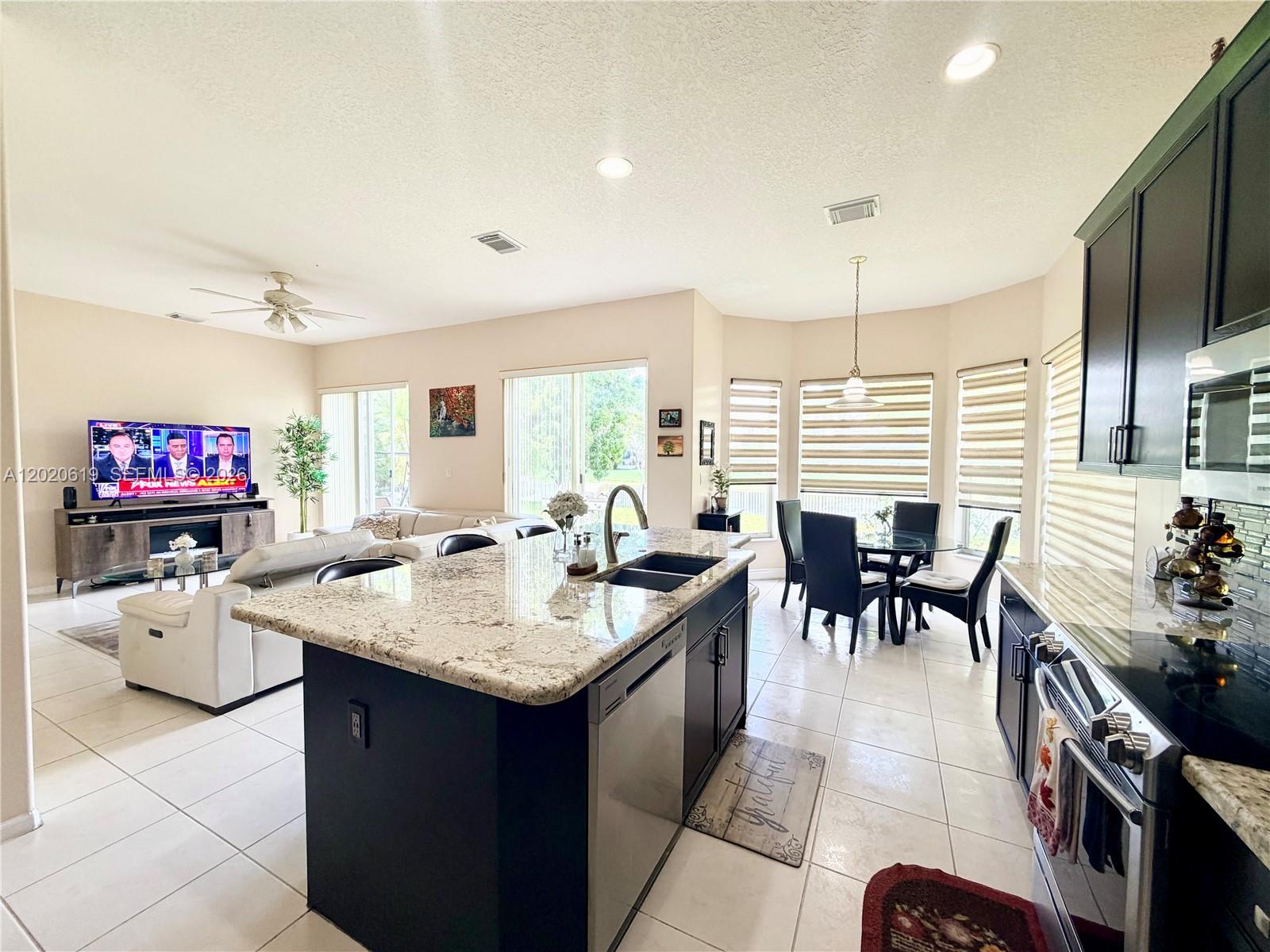 SUNSET LAKES PLAT ONE - Residential