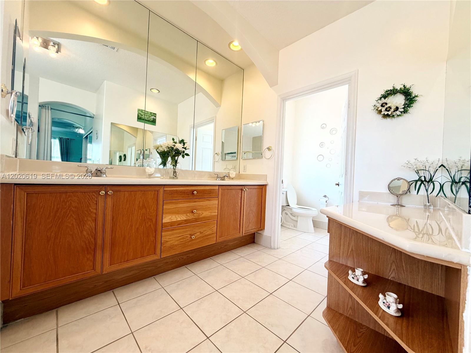 SUNSET LAKES PLAT ONE - Residential