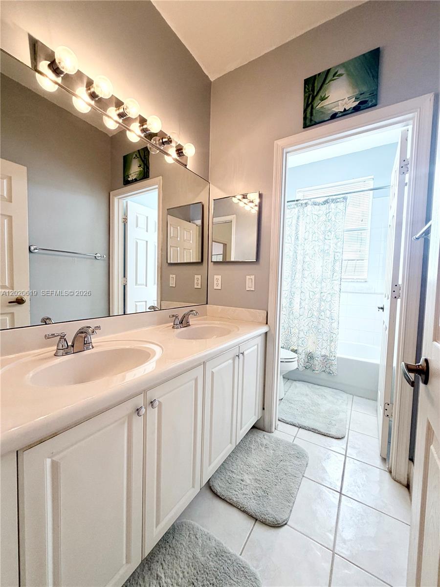 SUNSET LAKES PLAT ONE - Residential