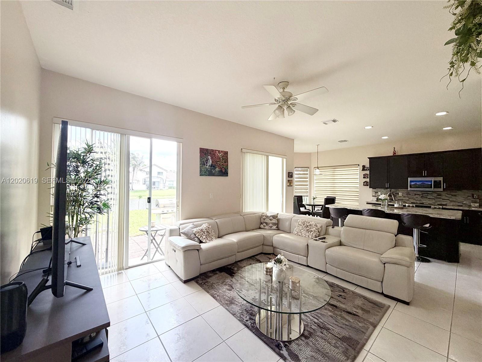 SUNSET LAKES PLAT ONE - Residential