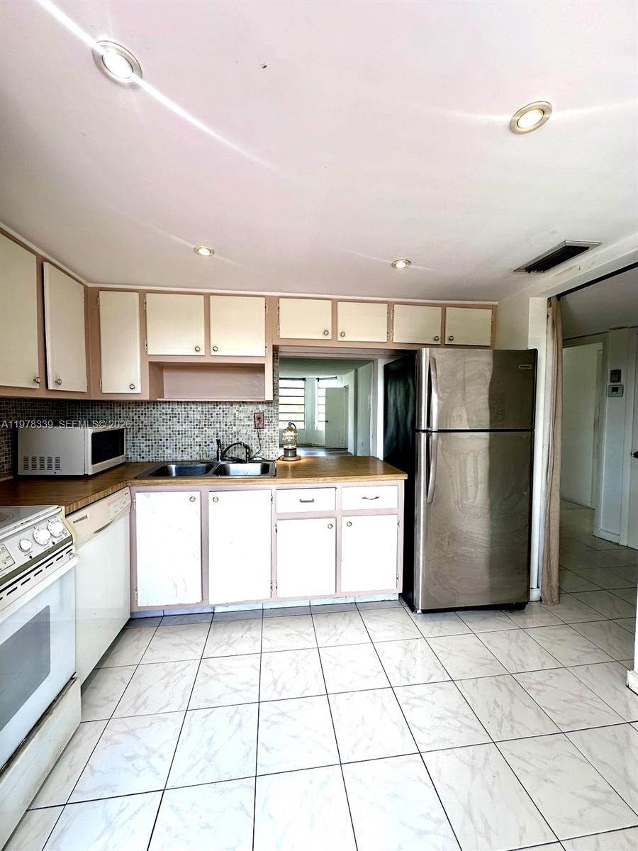 ROLLING GREEN CONDO C - Residential