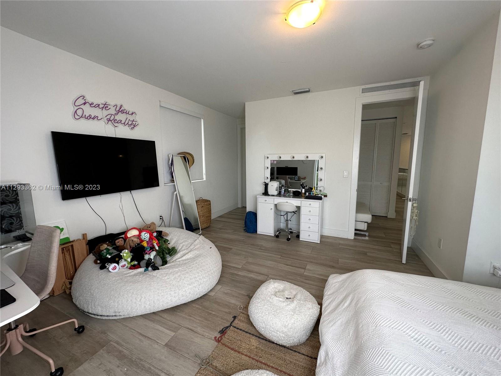 DORAL COMMONS RESIDENTIAL - Residential