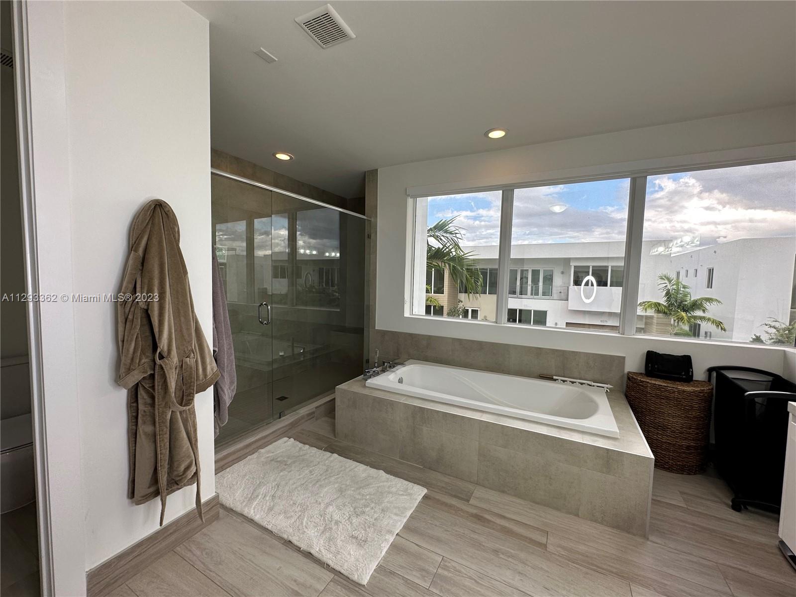 DORAL COMMONS RESIDENTIAL - Residential
