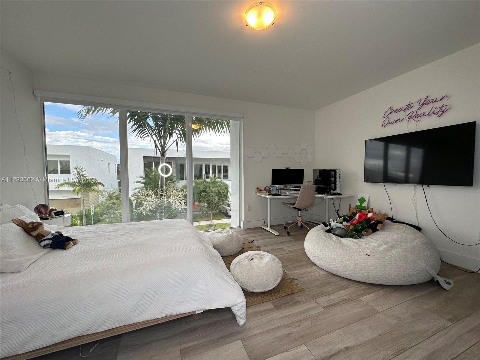 DORAL COMMONS RESIDENTIAL - Residential