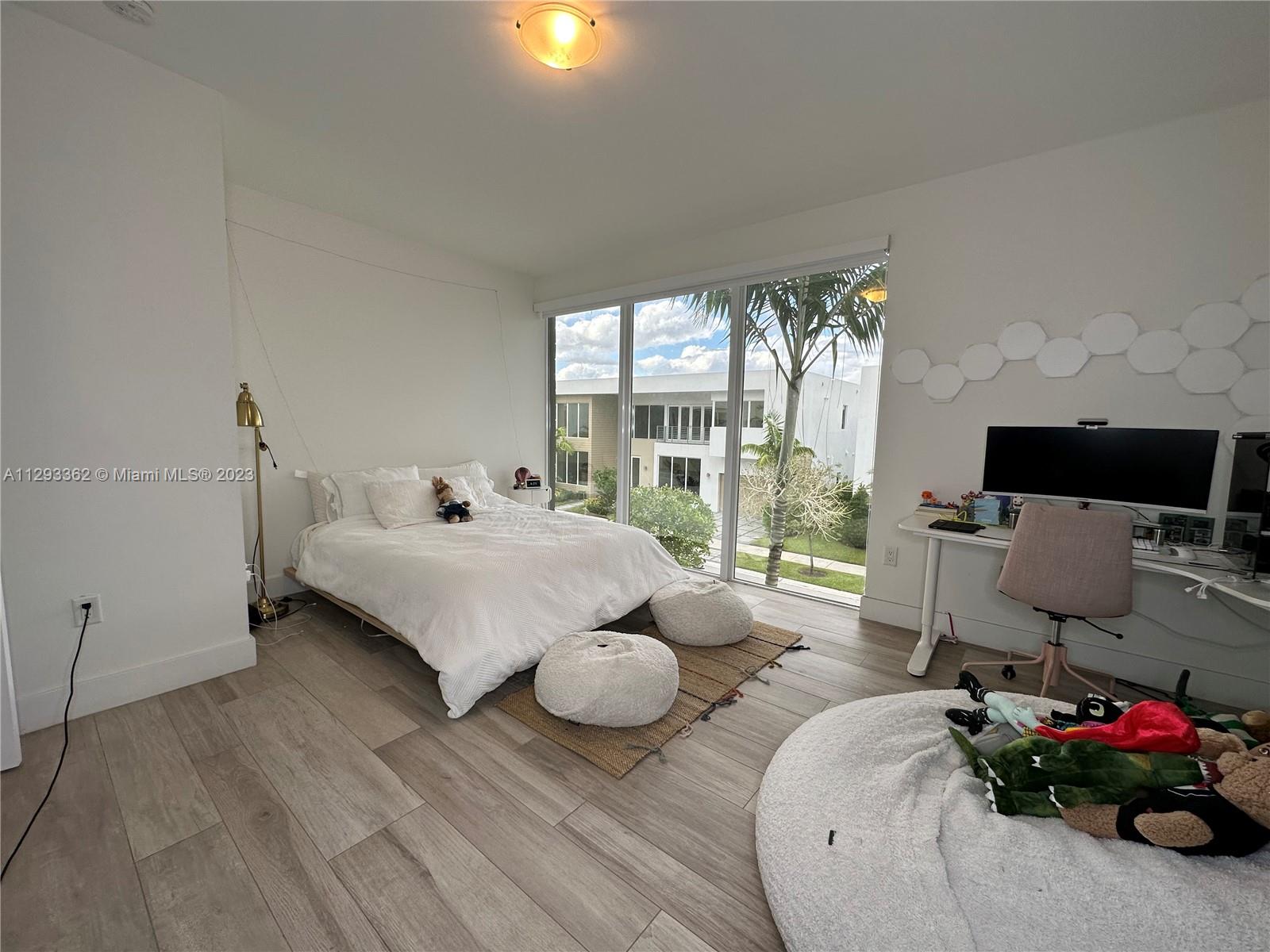 DORAL COMMONS RESIDENTIAL - Residential