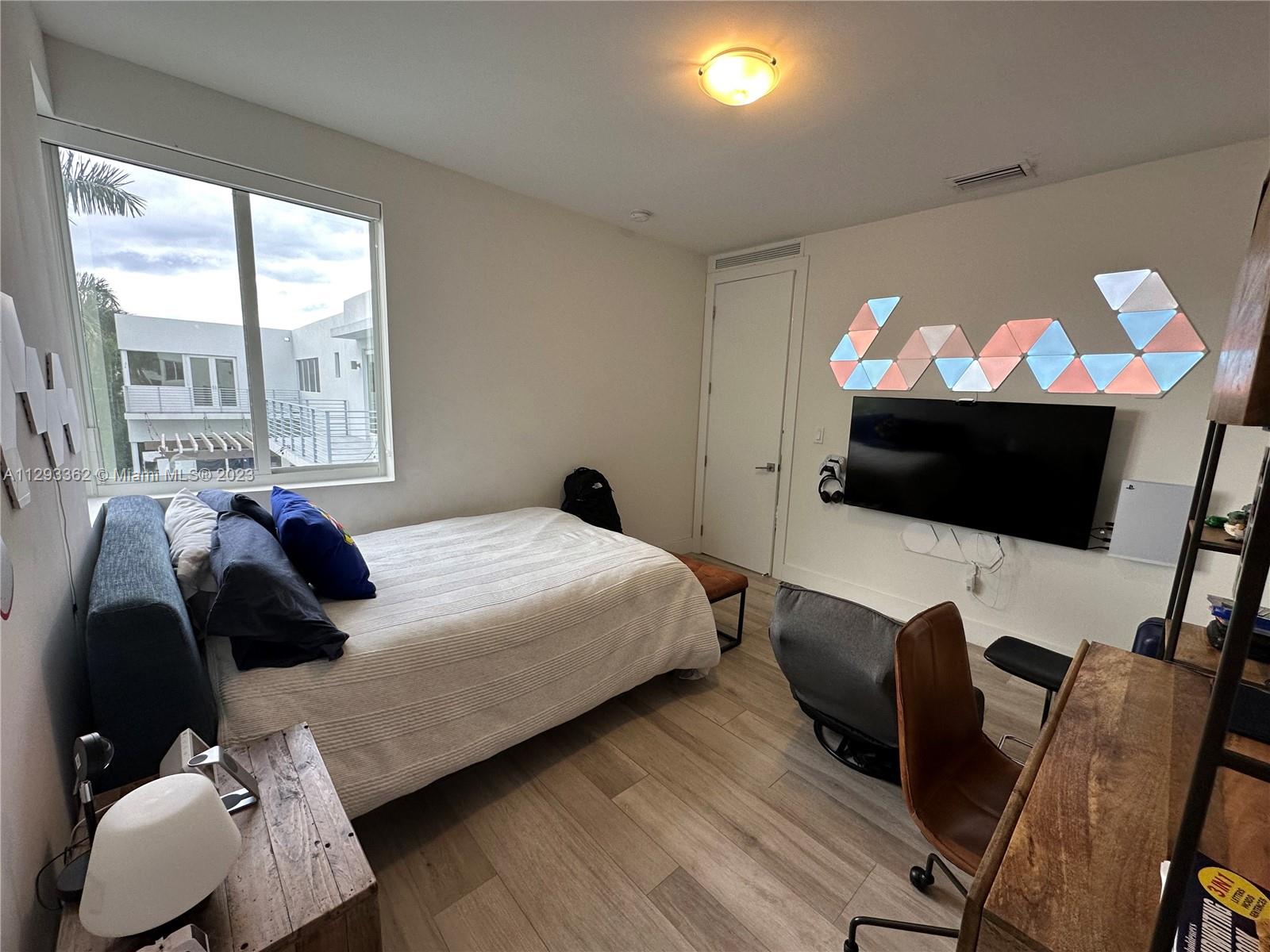 DORAL COMMONS RESIDENTIAL - Residential