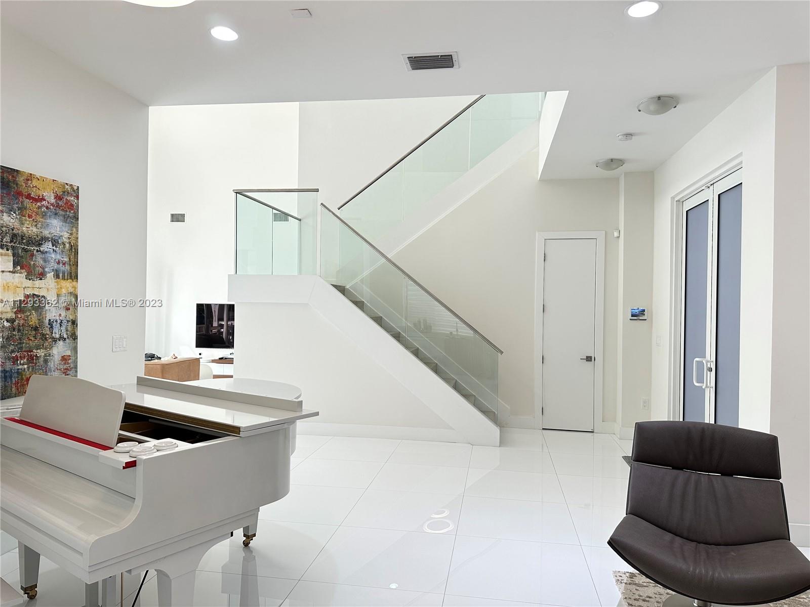 DORAL COMMONS RESIDENTIAL - Residential