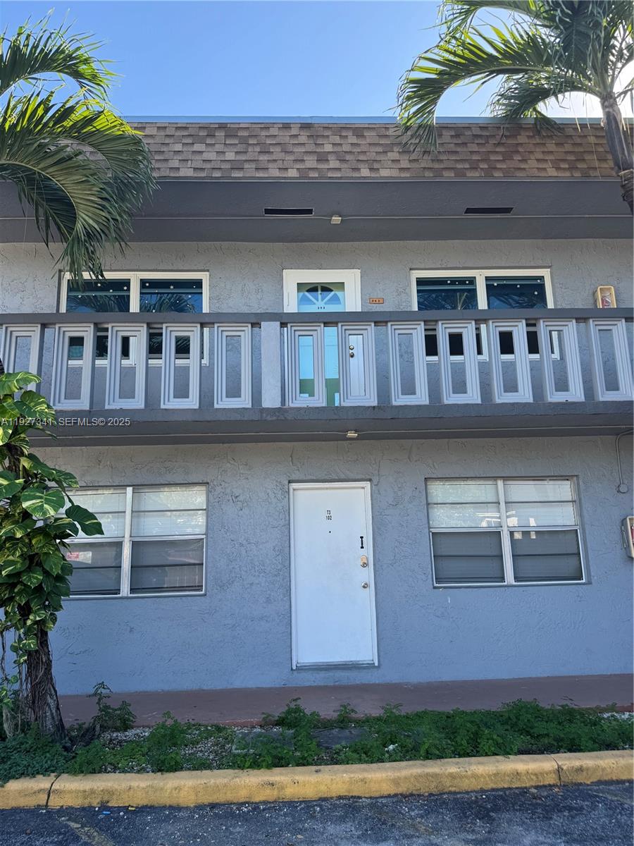 PALMS AT DANIA BEACH COND - Residential