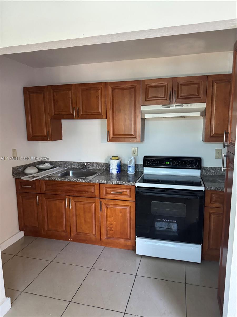 PALMS AT DANIA BEACH COND - Residential
