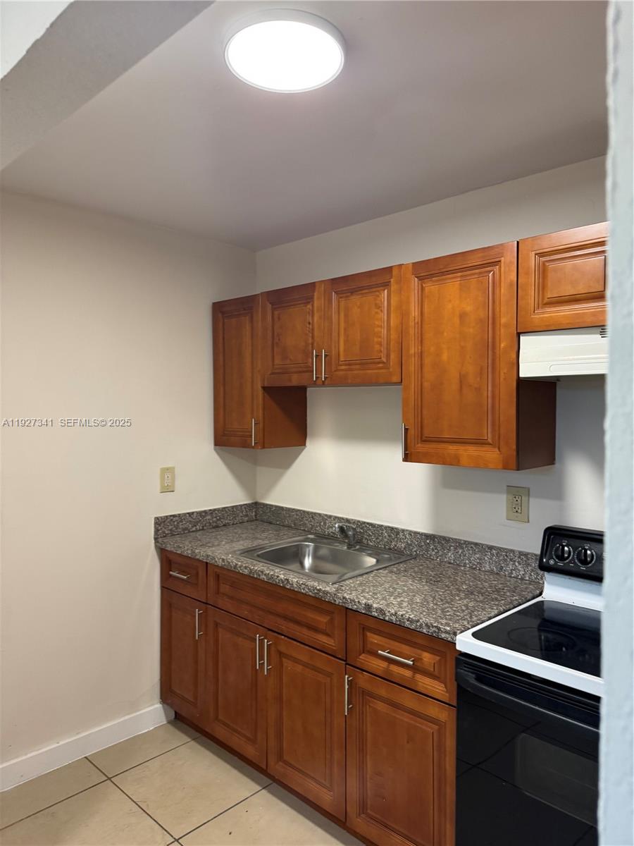 PALMS AT DANIA BEACH COND - Residential